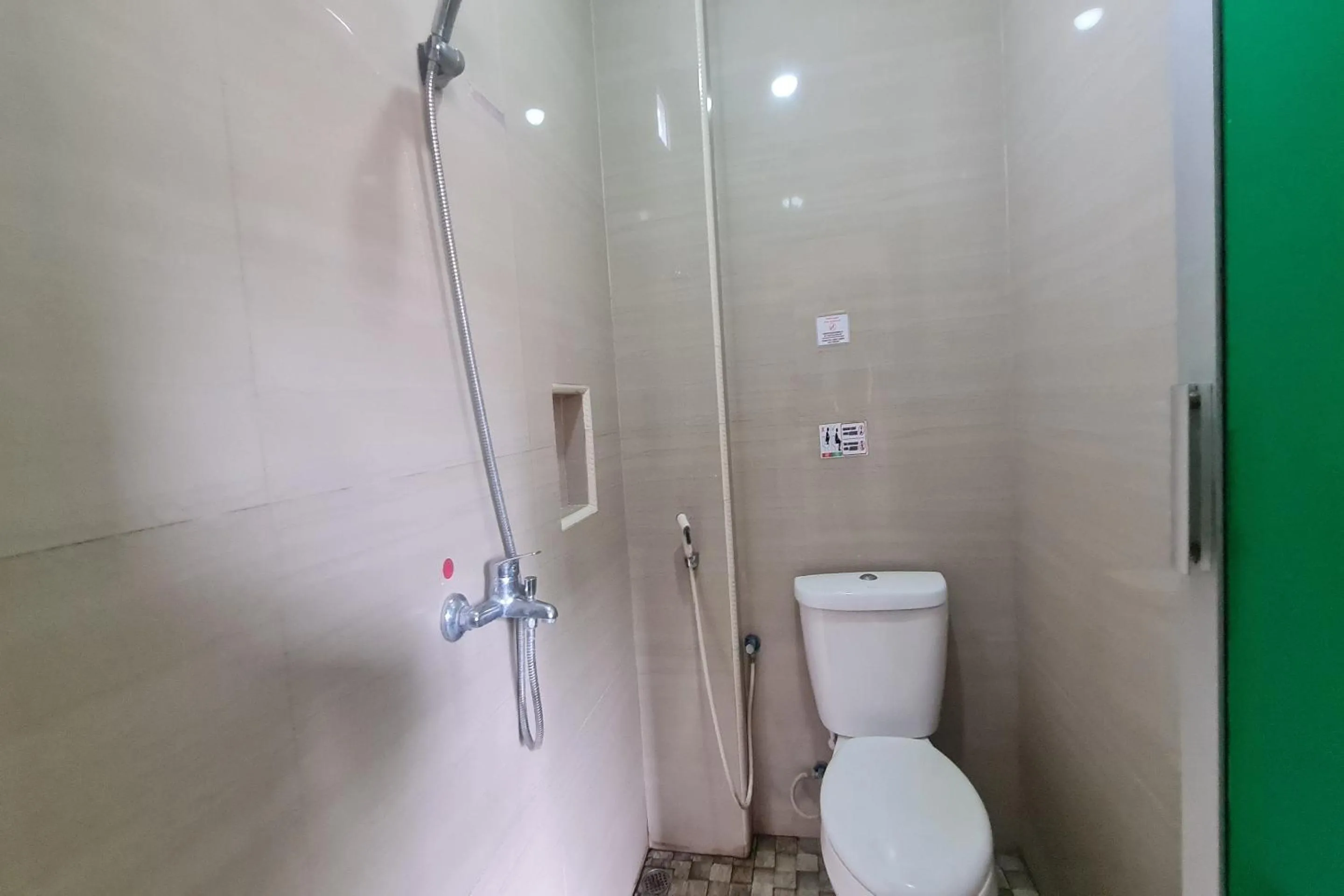 Bathroom in Capital O 93250 Hotel Tirta Kencana 2 Baturaden