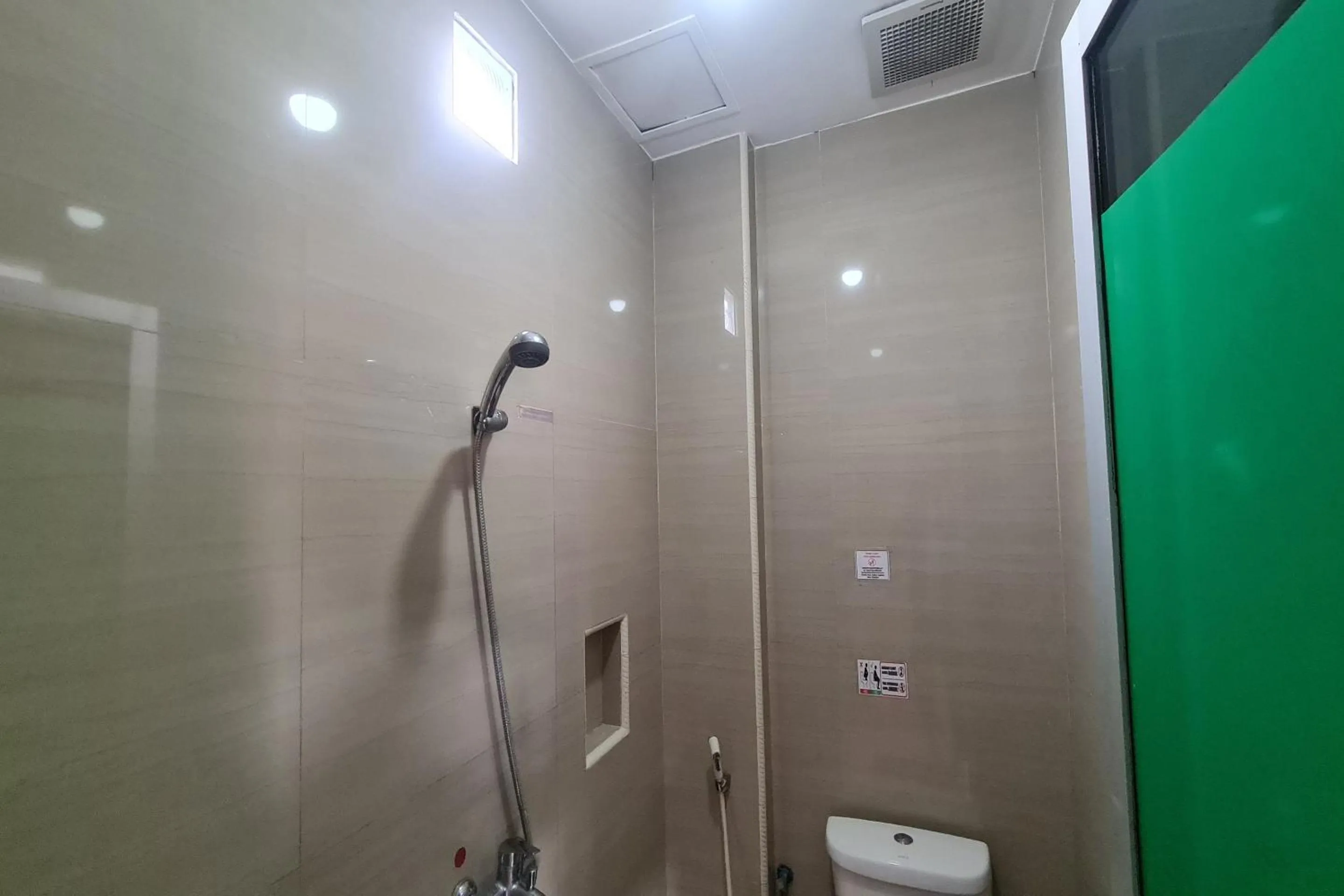 Bathroom in Capital O 93250 Hotel Tirta Kencana 2 Baturaden