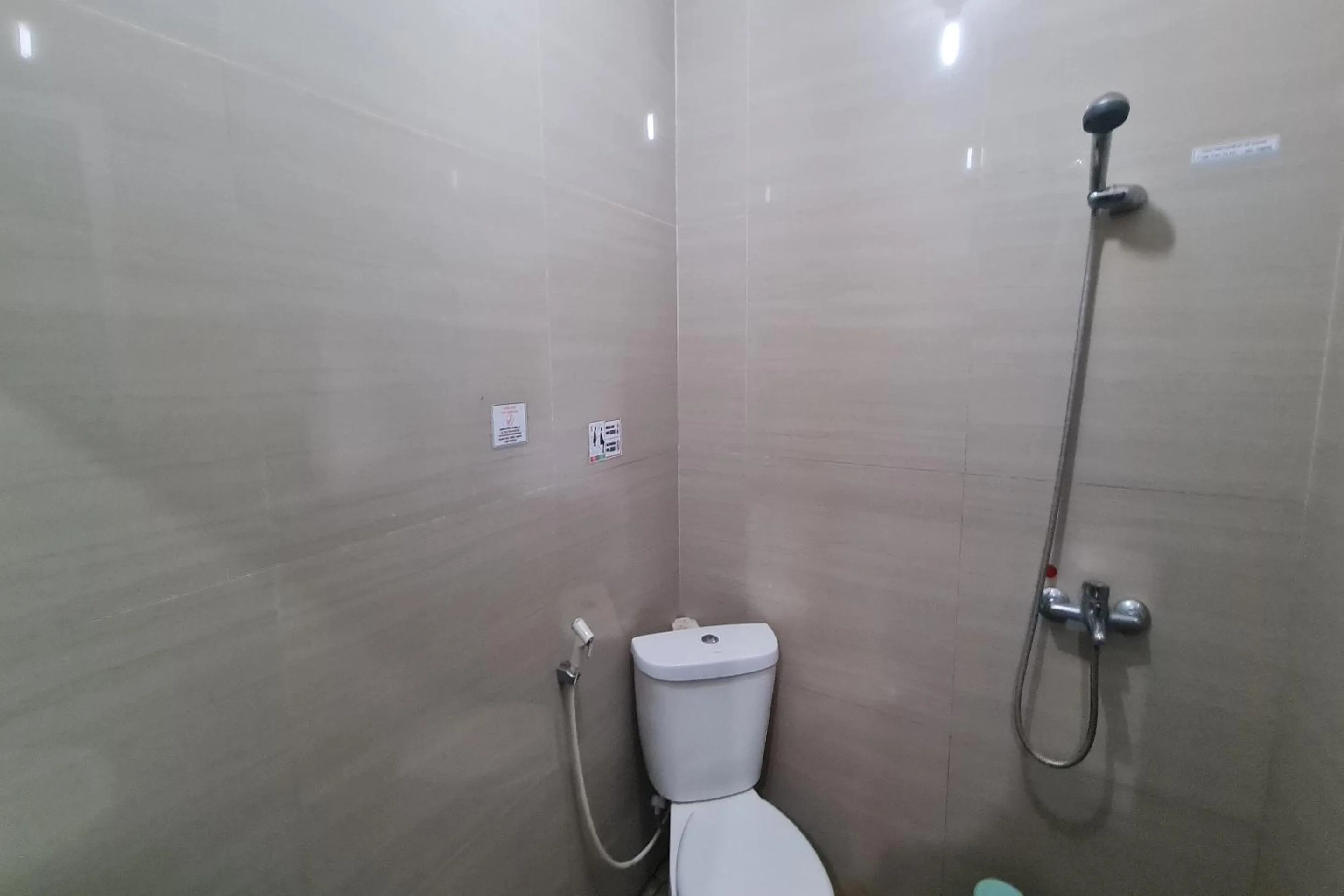 Bathroom in Capital O 93250 Hotel Tirta Kencana 2 Baturaden