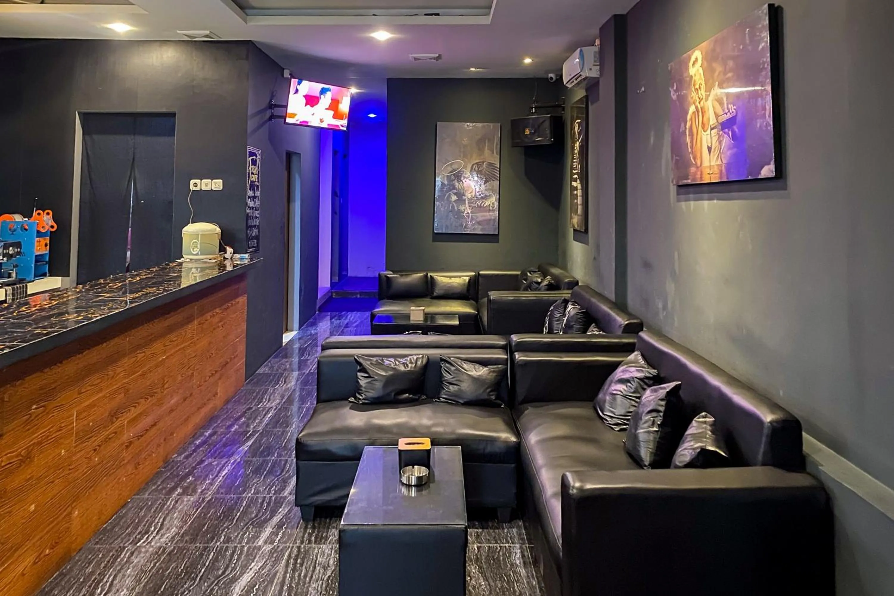 Seating area in Fresh Place RedPartner