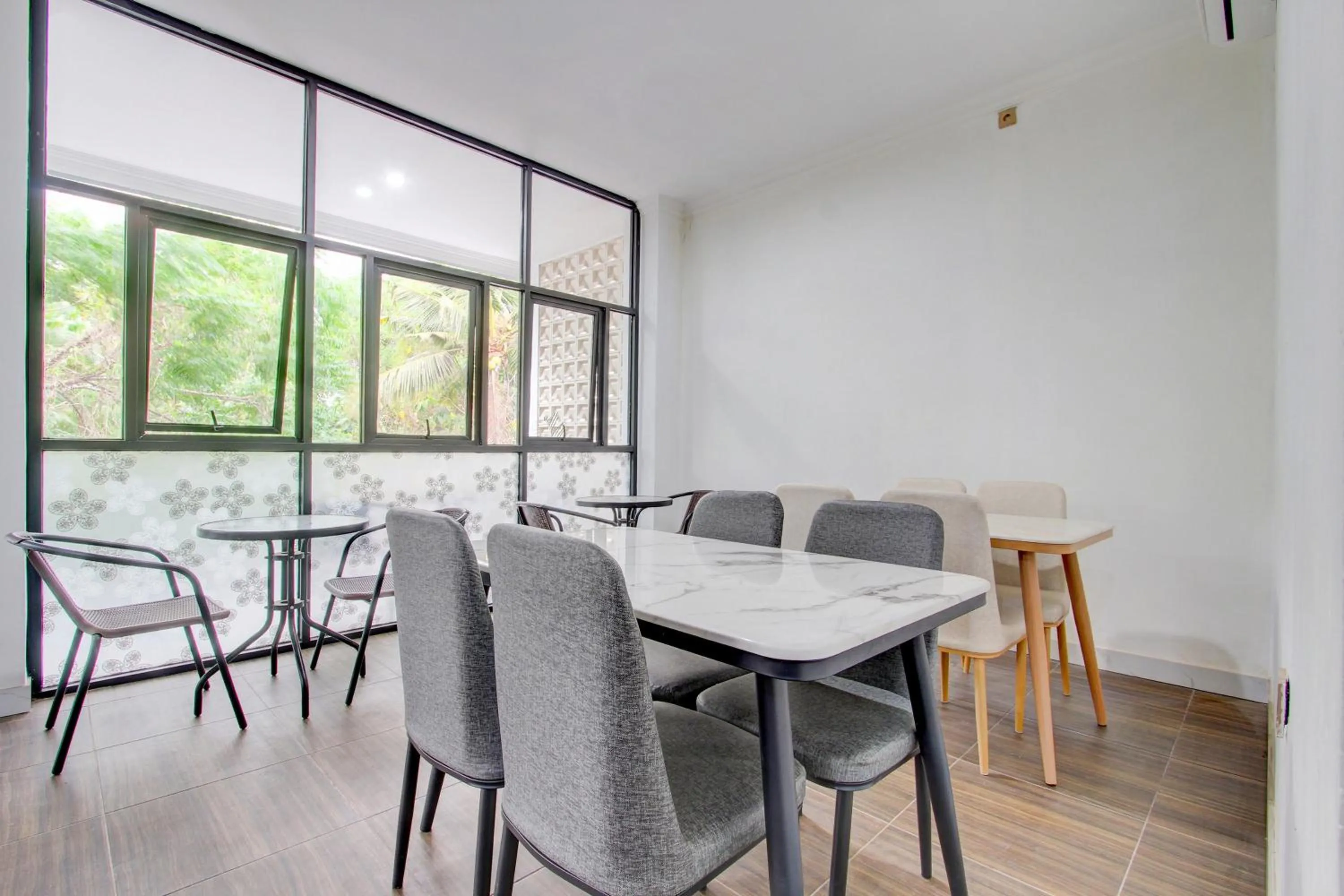 Lobby or reception in Capital O 93266 Palmier Hotel