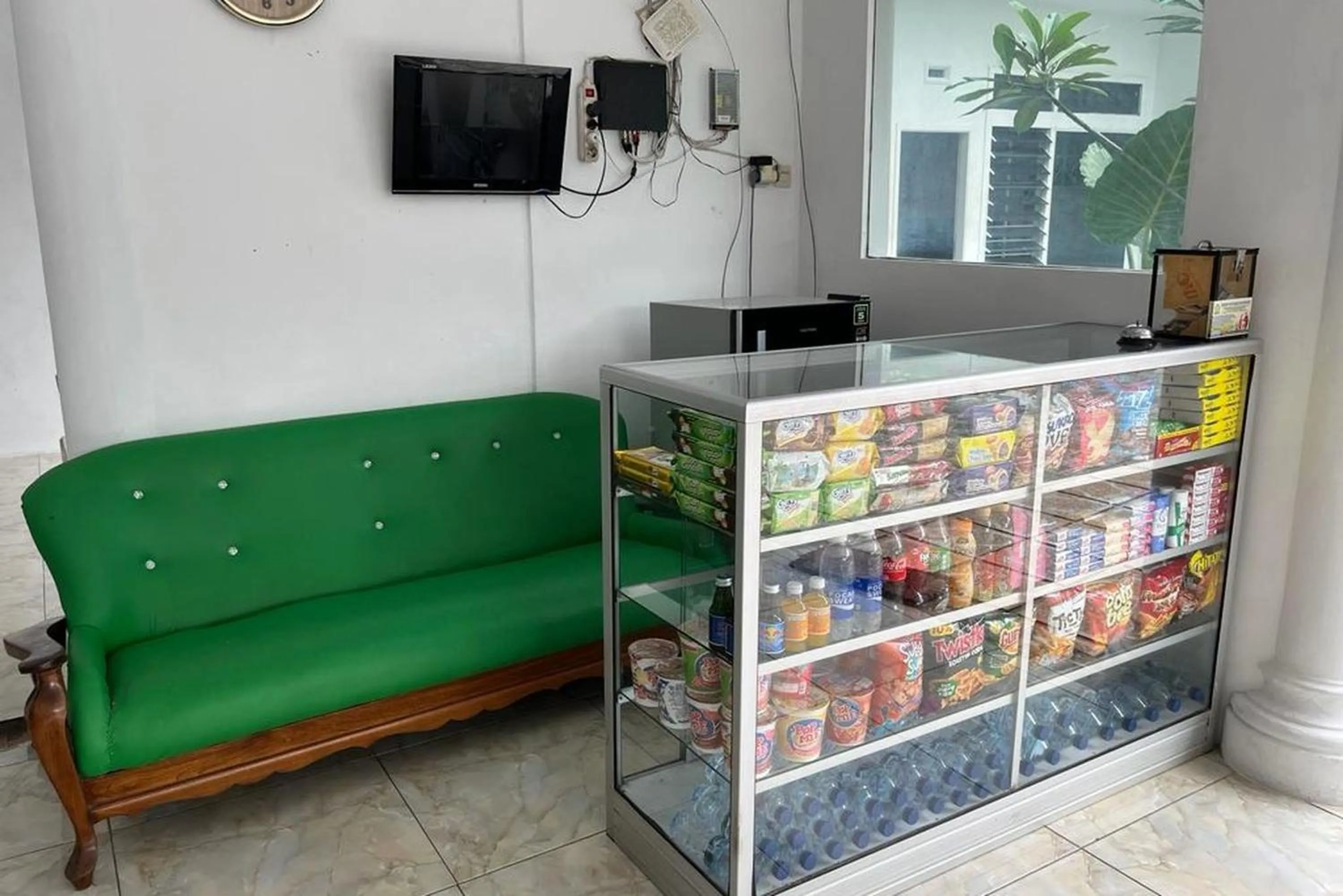 Lobby or reception in Hotel O Handisa Homestay SyariahNearKedai Kopi Atien