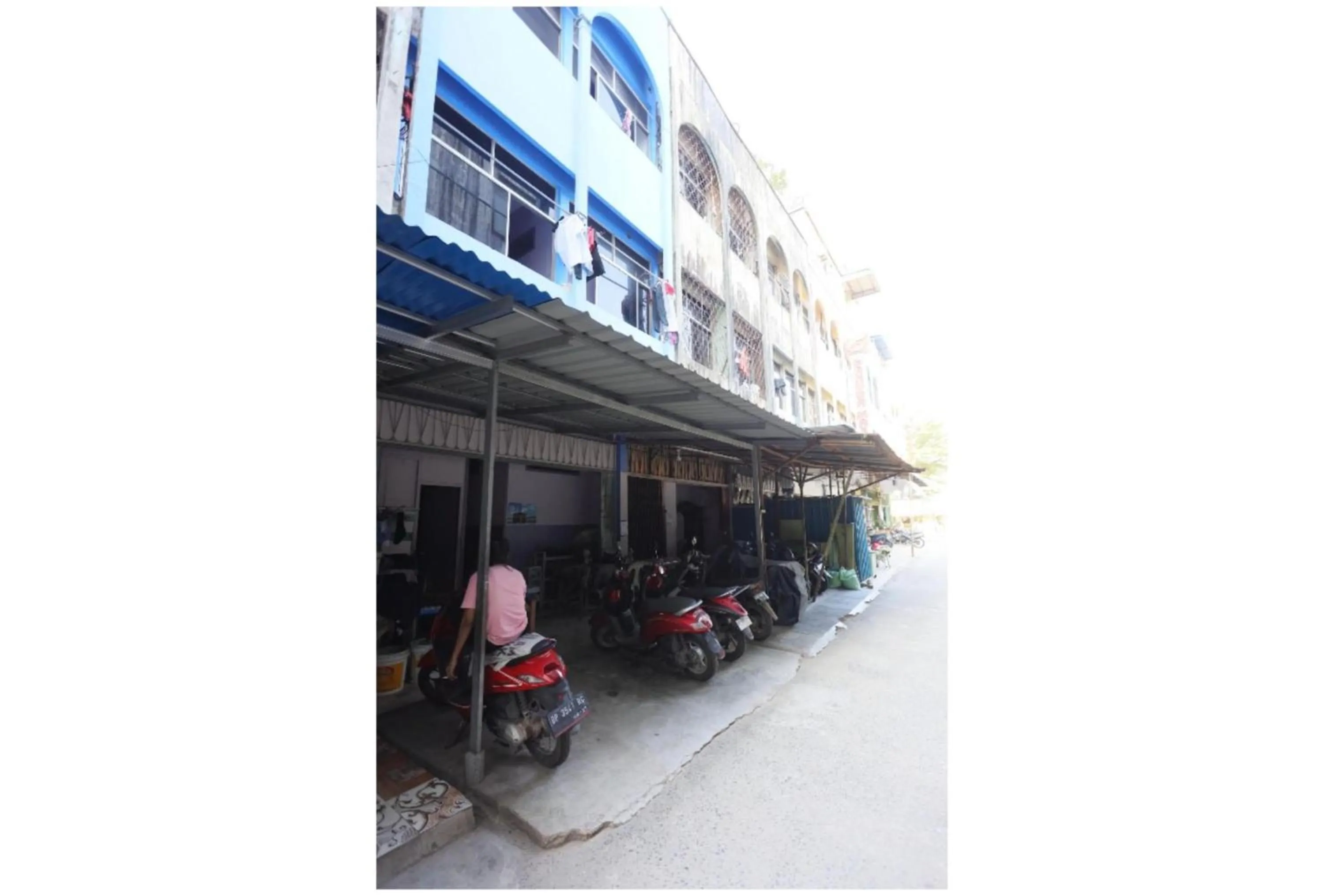 Facade/entrance in SPOT ON 93276 Fendi 2 Homestay SyariahNearPelabuhan Feri Batam Centre