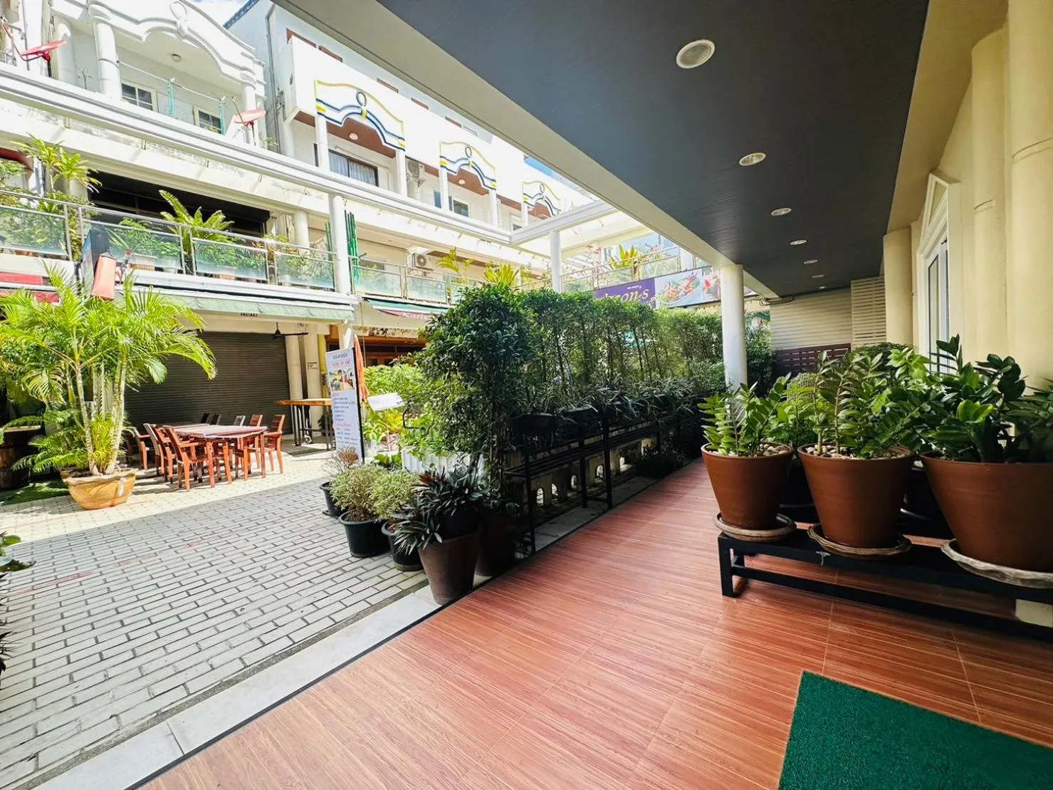 Property building in Sawasdee Apartment Patong