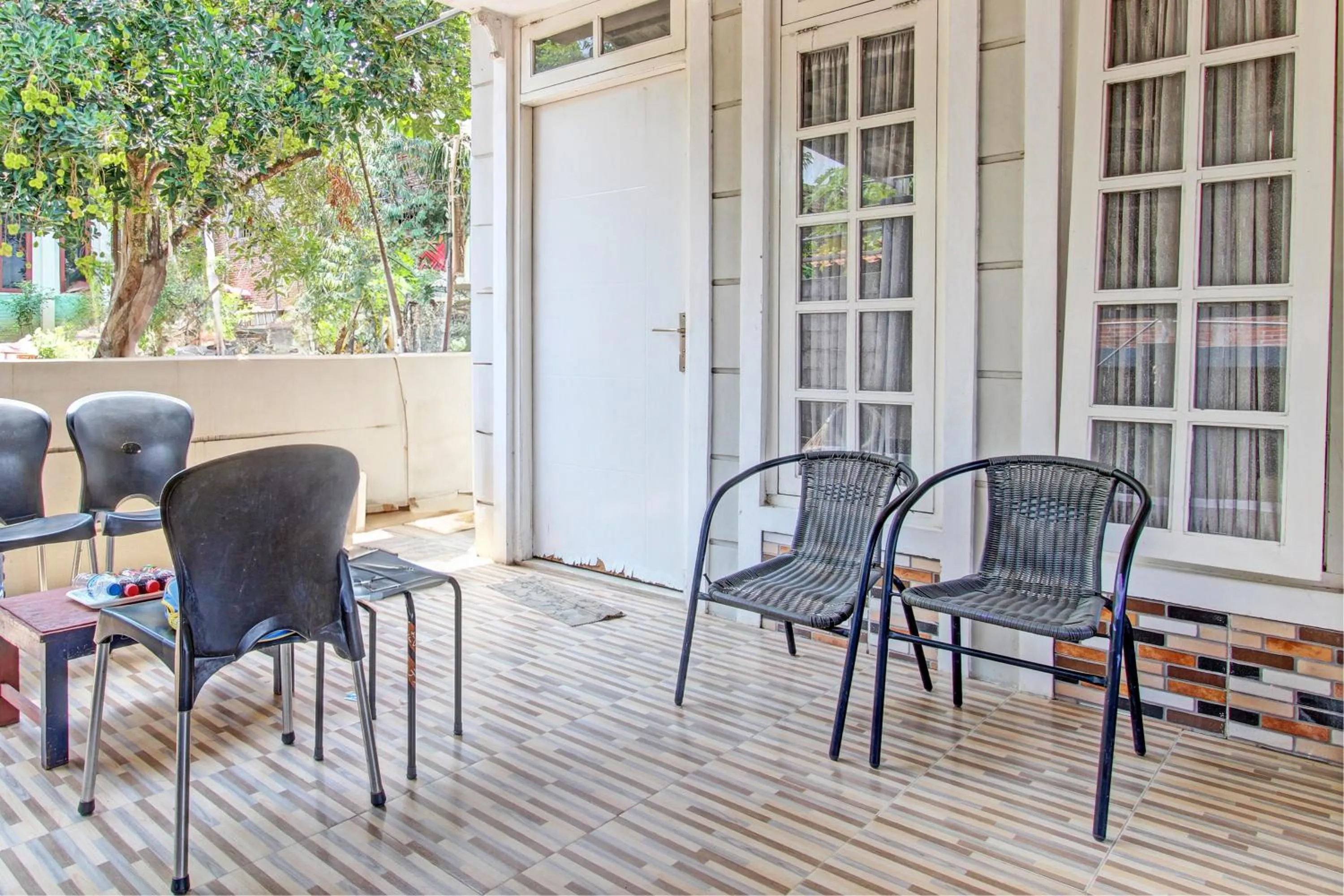 Lobby or reception in Hotel O Sengon Kostel Syariah