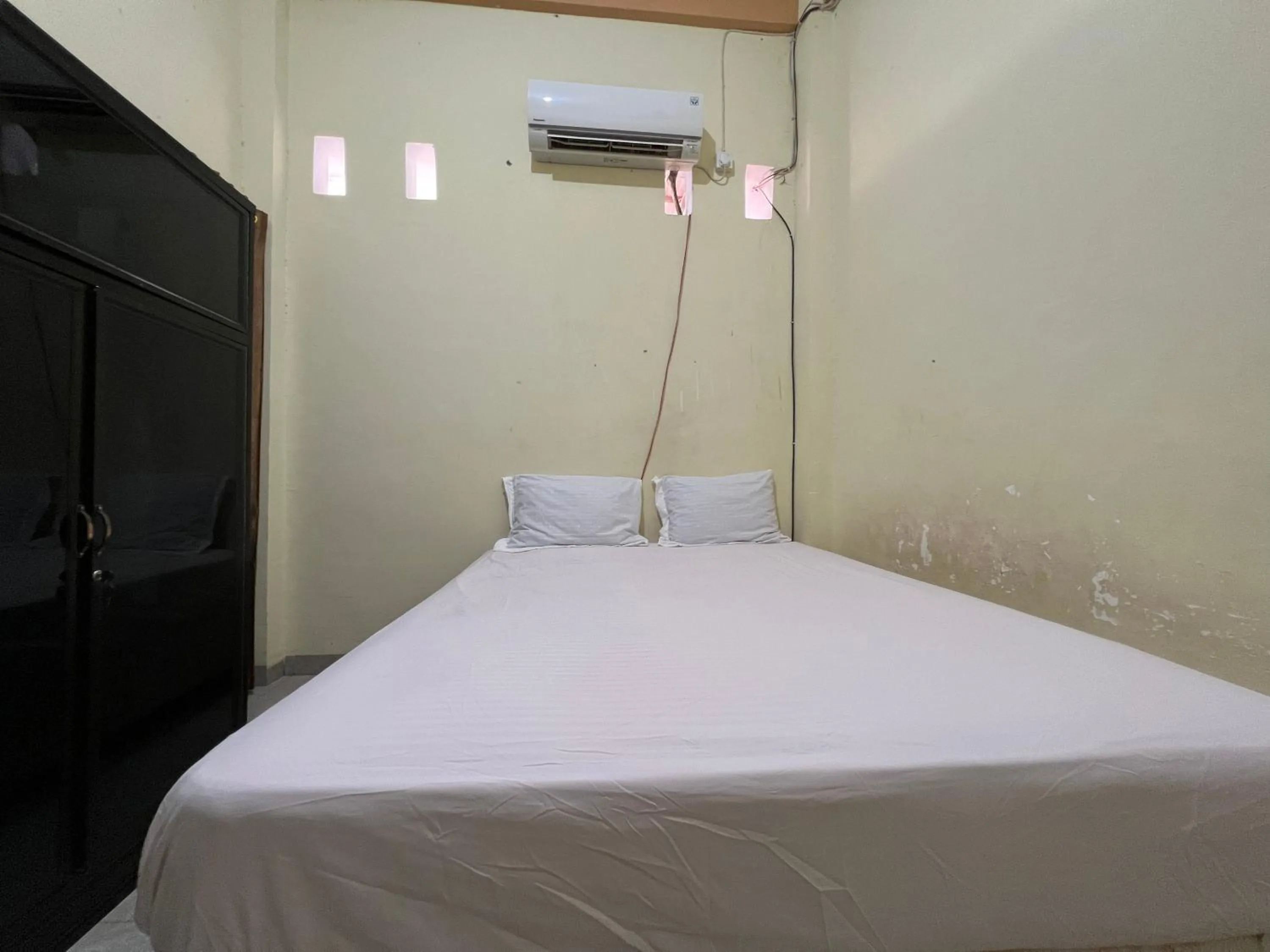 Bedroom, Bed in Hotel O Mely Homestay