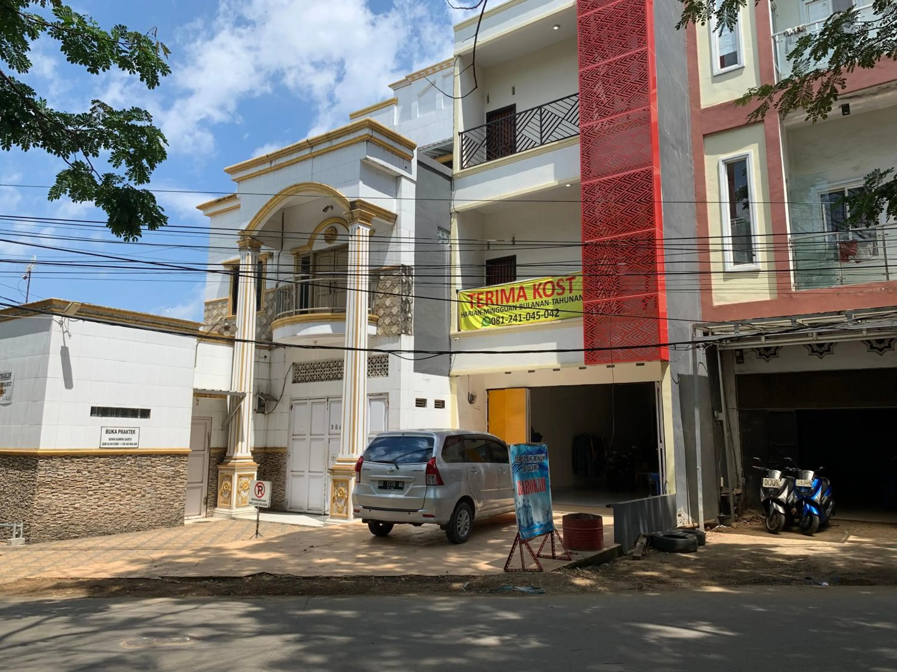 Facade/entrance in Hotel O Mely Homestay