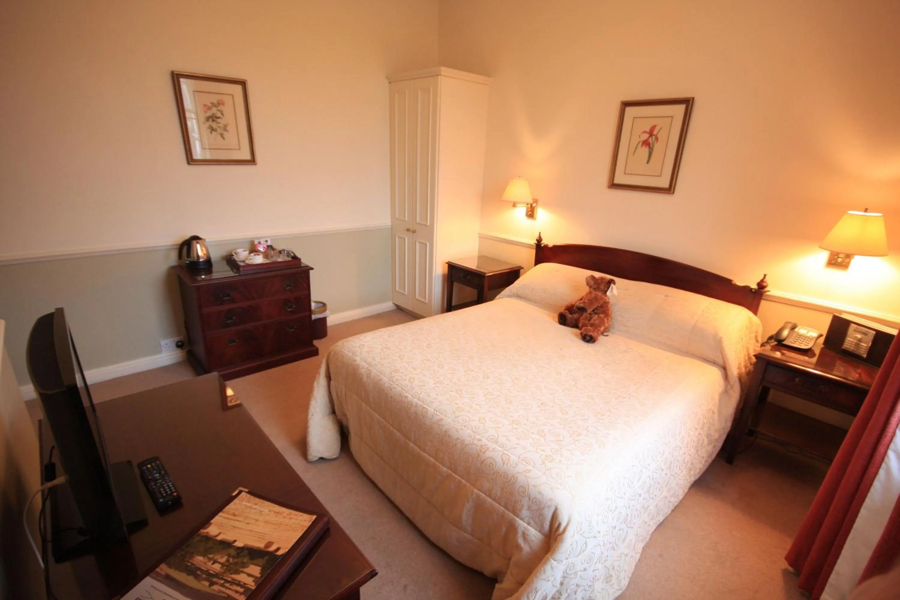 Bed in Worsley Arms Hotel