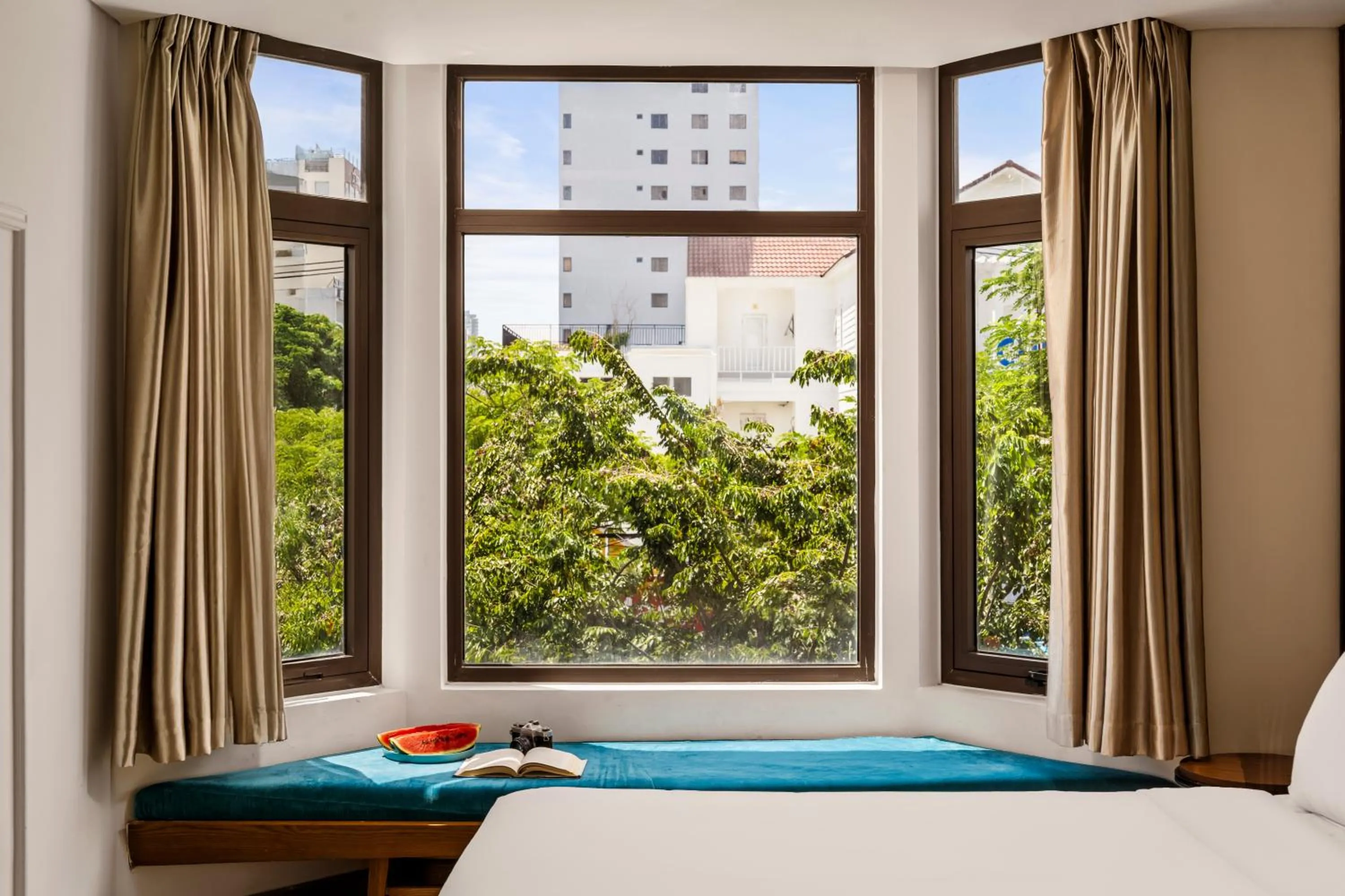 Day, Bed in Brilliant Majestic Hotel