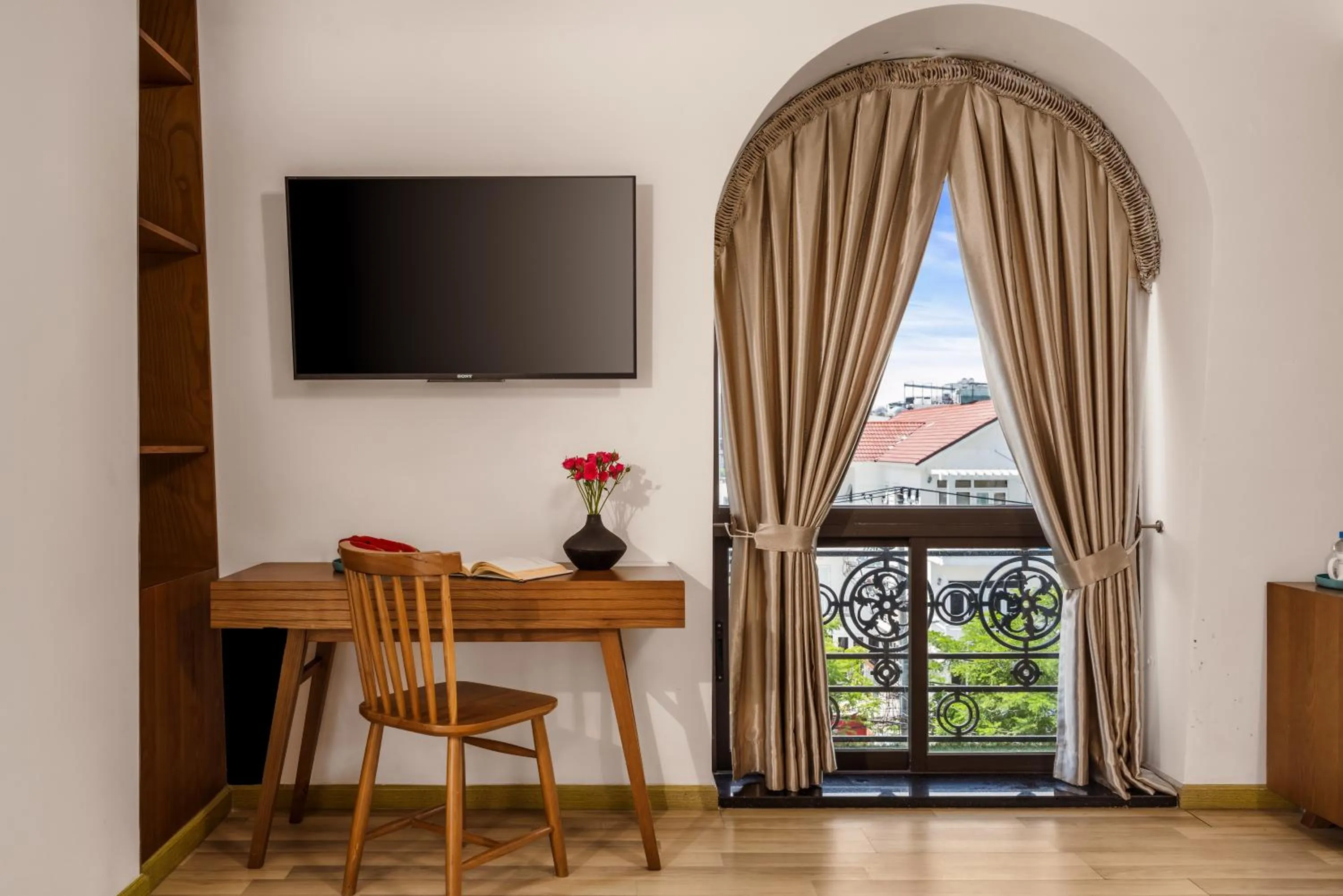 TV and multimedia in Brilliant Majestic Hotel