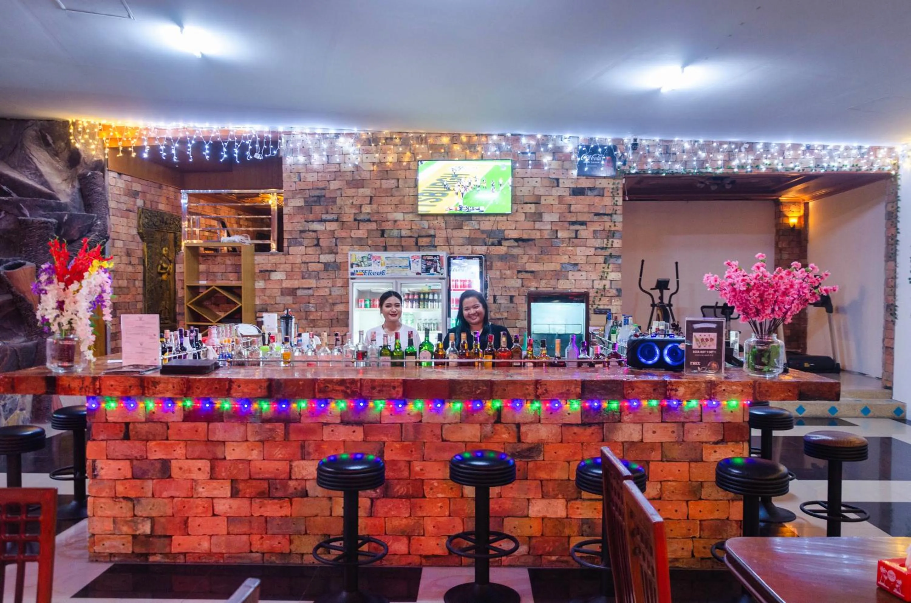 Restaurant/places to eat in Diva Patong Hotel