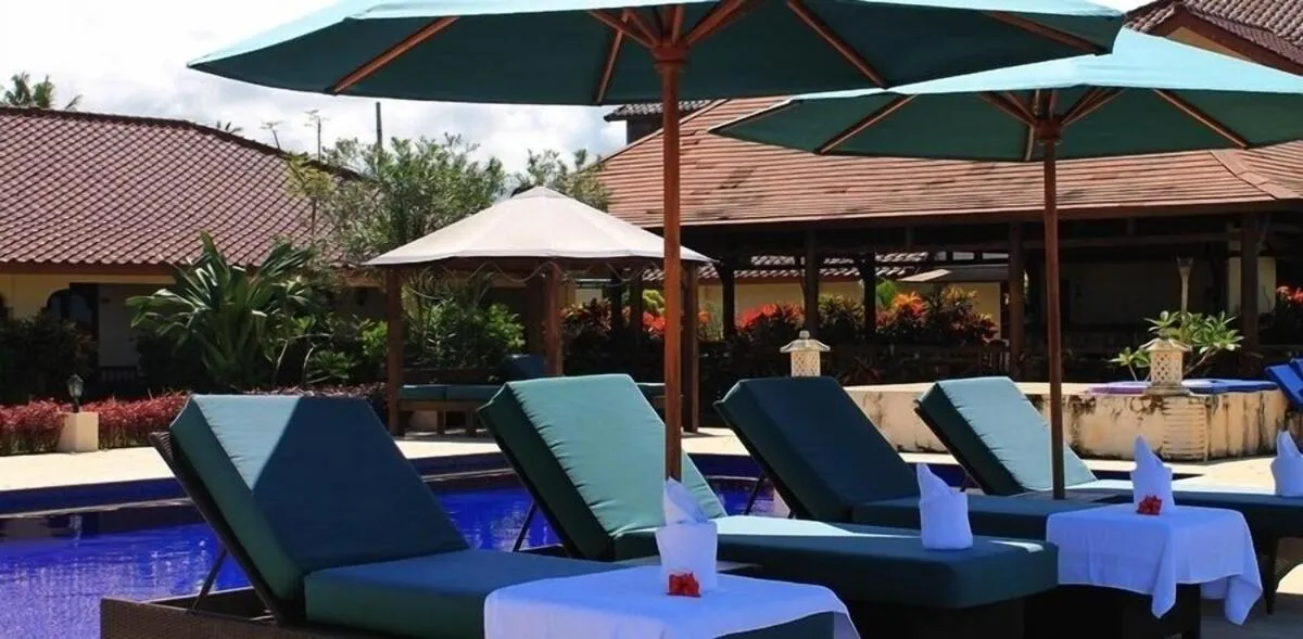 Swimming pool in Lombok Beach Hotel