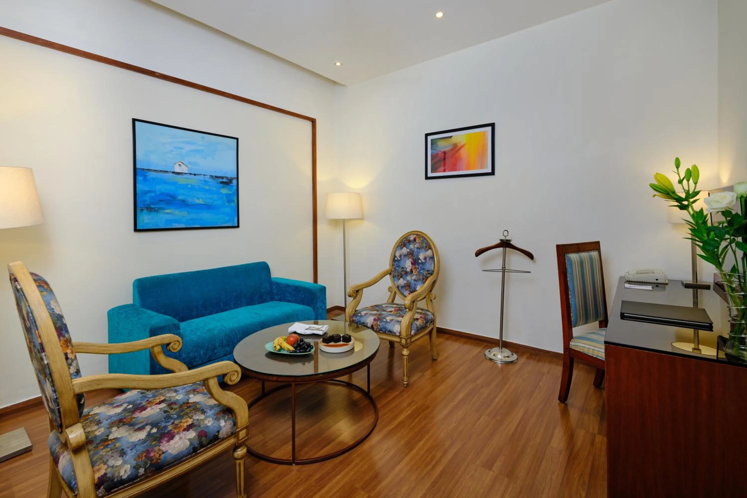 Living room in Best Western Country Woods Ambala