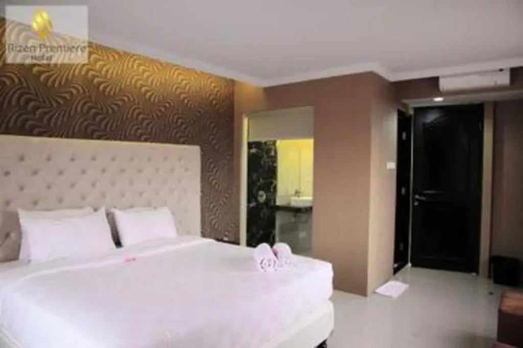 Bed in Rizen Premiere Hotel