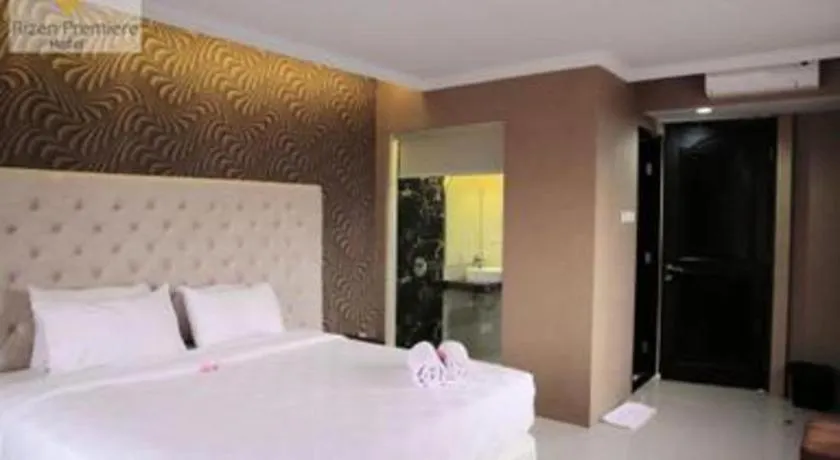 Bed in Rizen Premiere Hotel