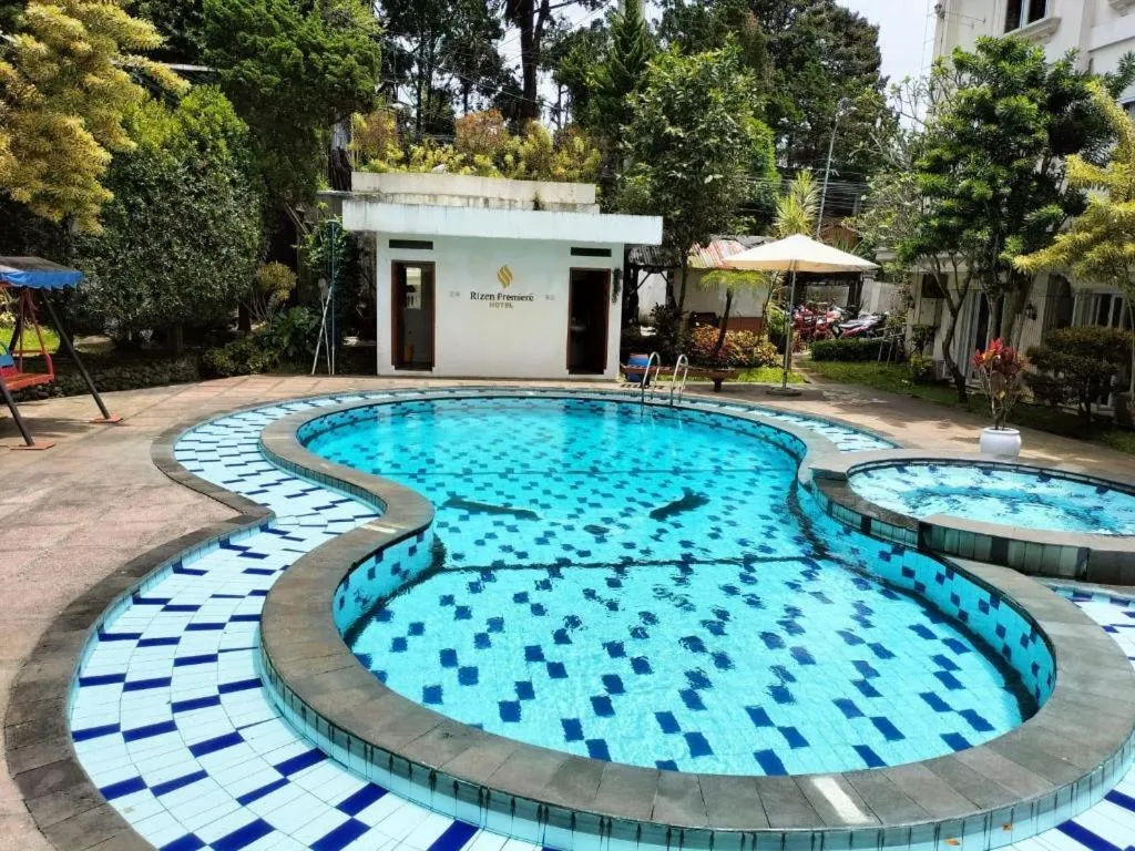 Rizen Premiere Hotel