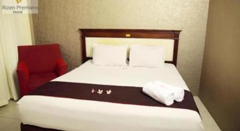 Bed in Rizen Premiere Hotel