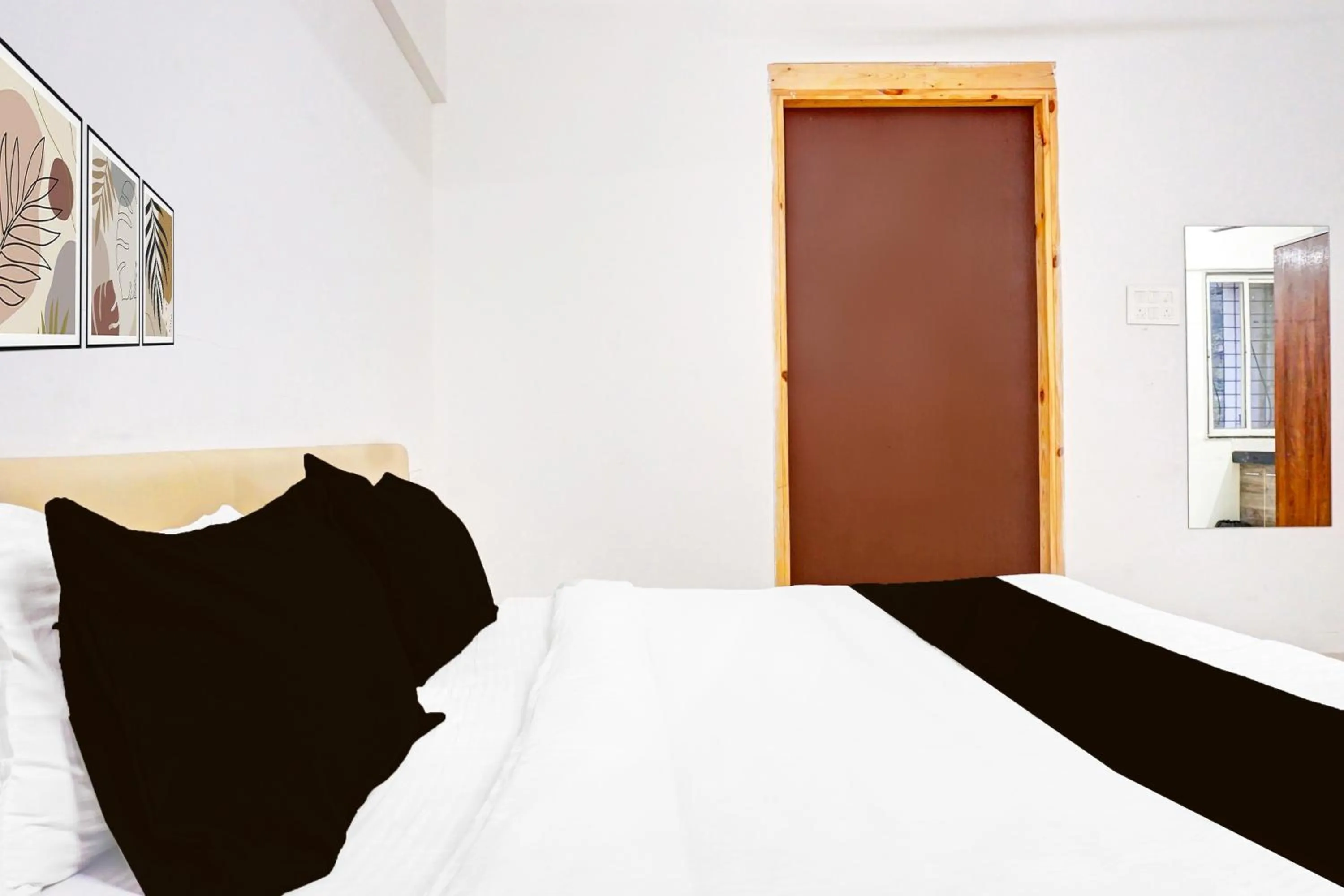 Bedroom, Bed in Super Collection O Baner formerly Seven Hills