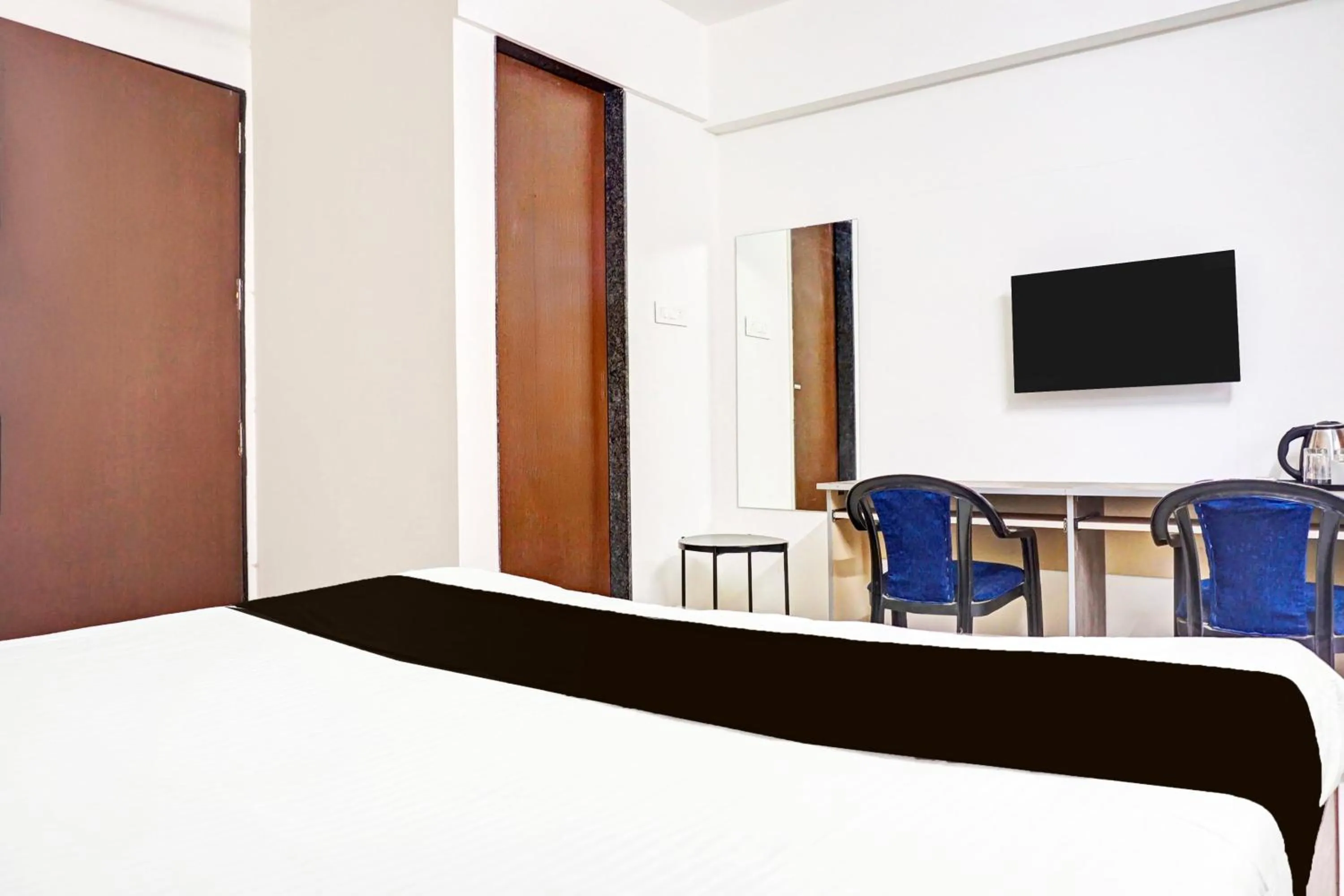 Bedroom, Bed in Super Collection O Baner formerly Seven Hills