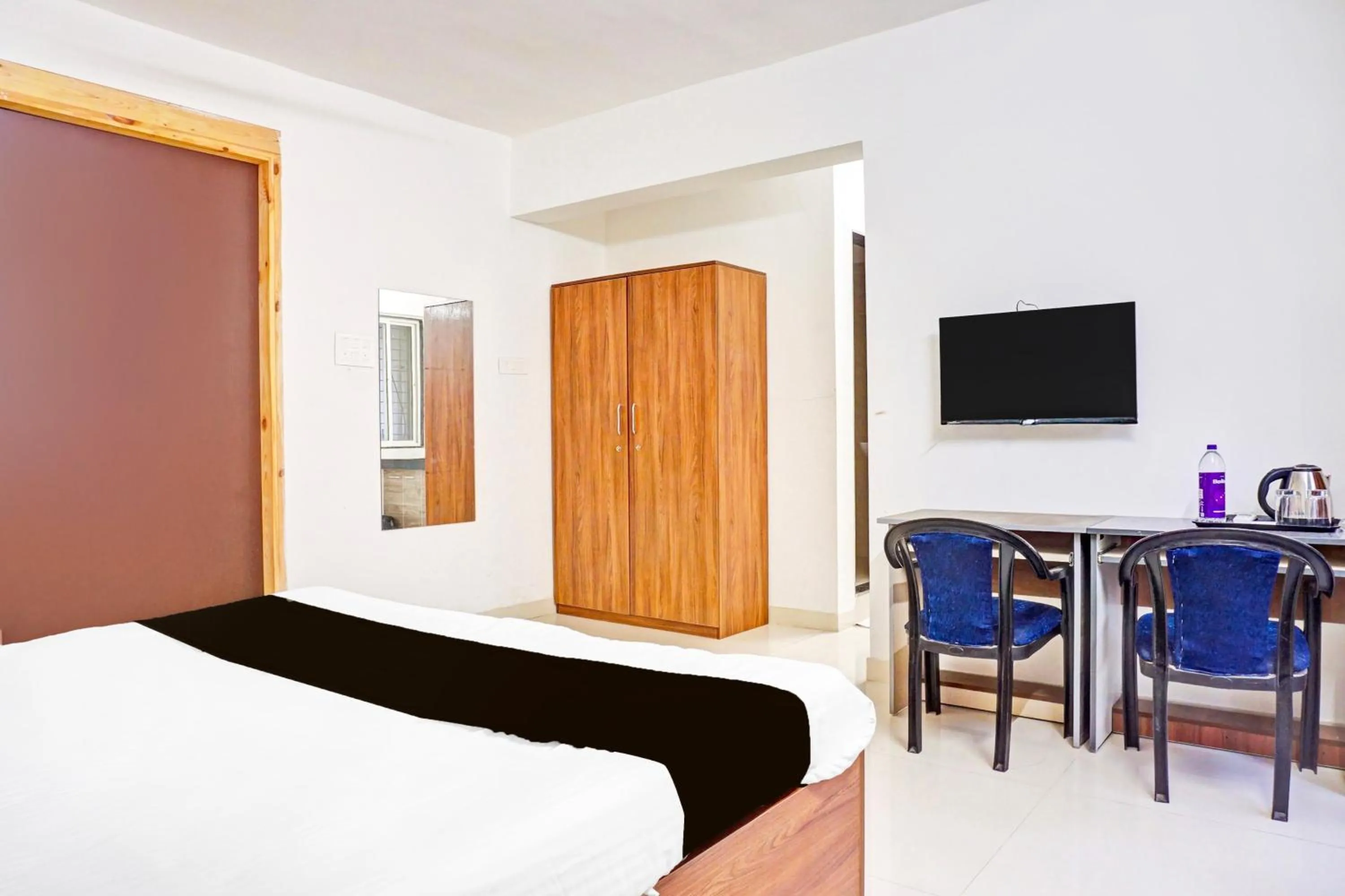 Bedroom, Bed in Super Collection O Baner formerly Seven Hills