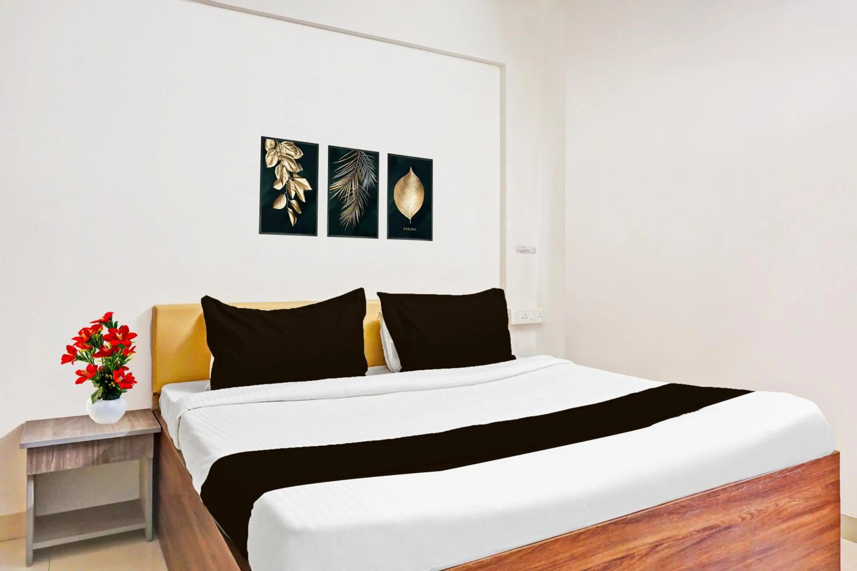 Bedroom, Bed in Super Collection O Baner formerly Seven Hills