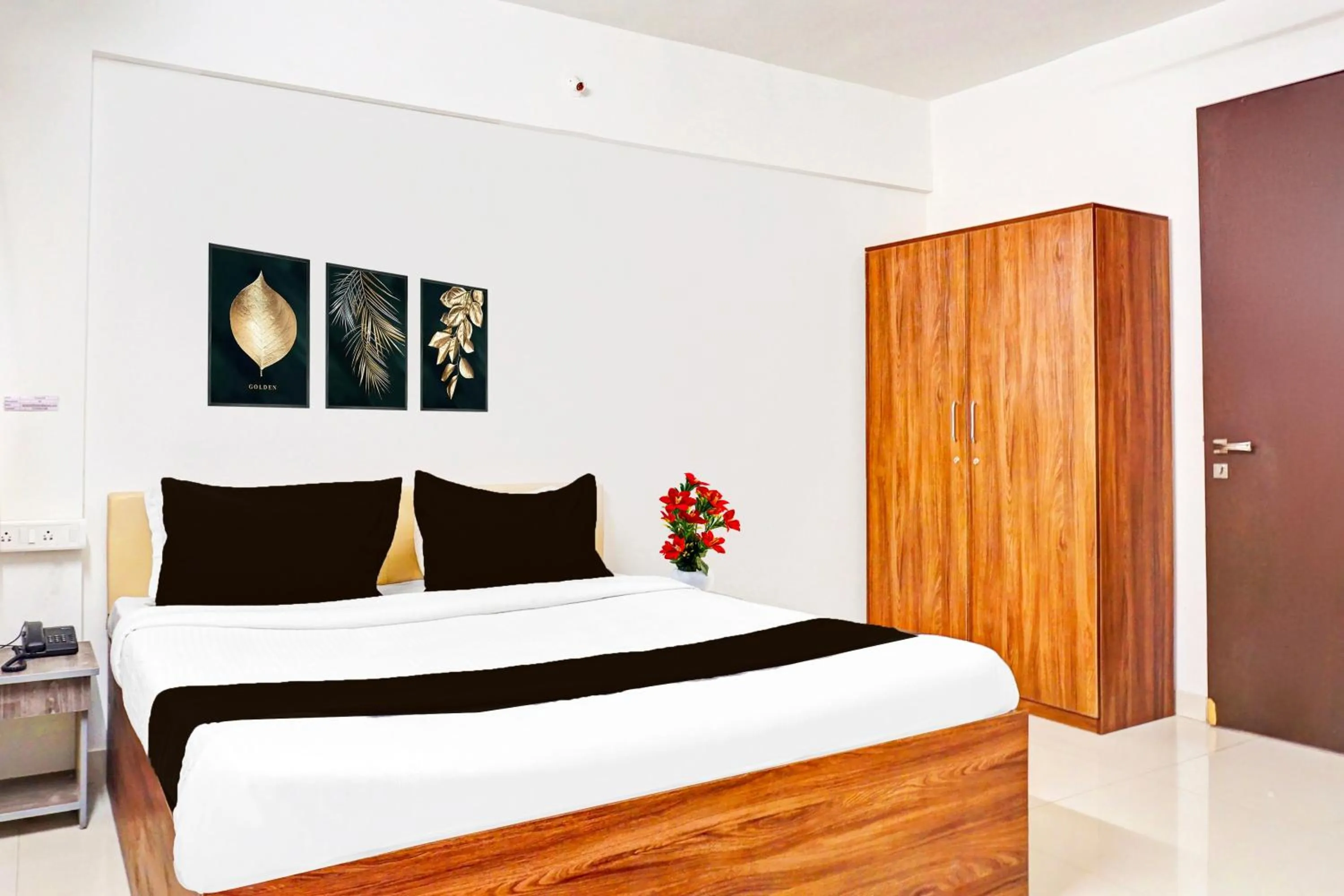 Bedroom, Bed in Super Collection O Baner formerly Seven Hills