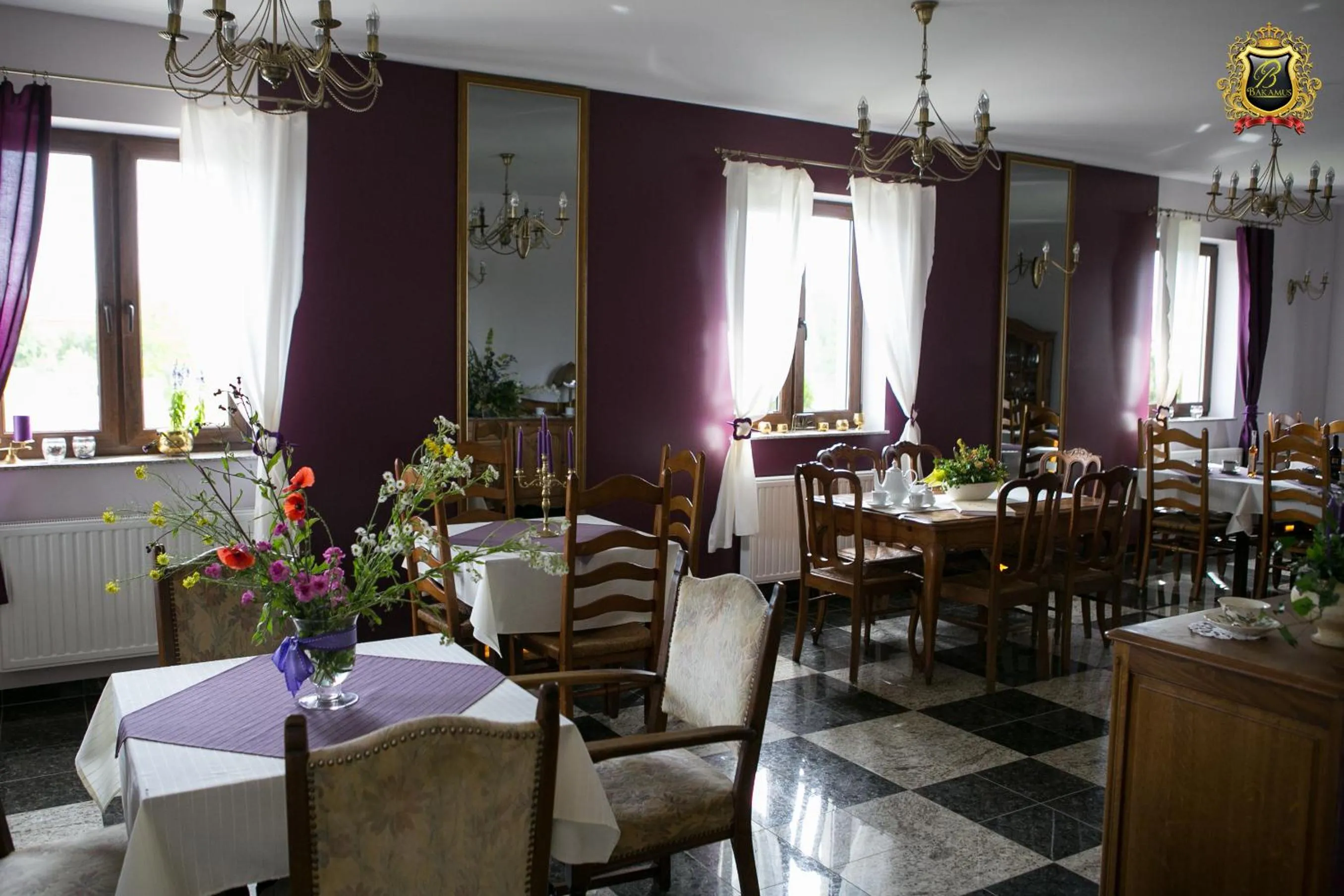 Restaurant/places to eat in Rezydencja Bakamus