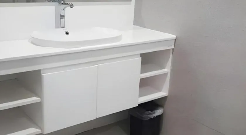 Travelite Hotel Legarda