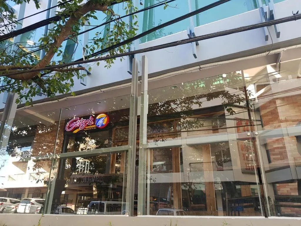 Travelite Hotel Legarda