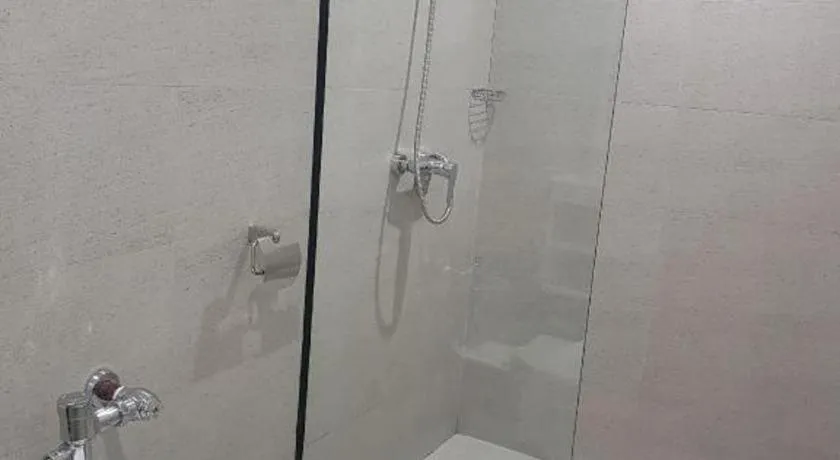 Travelite Hotel Legarda