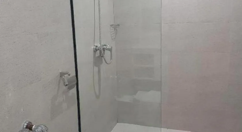 Travelite Hotel Legarda