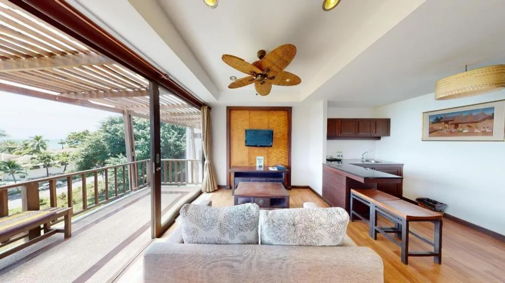 Bed in Maryoo Samui Hotel