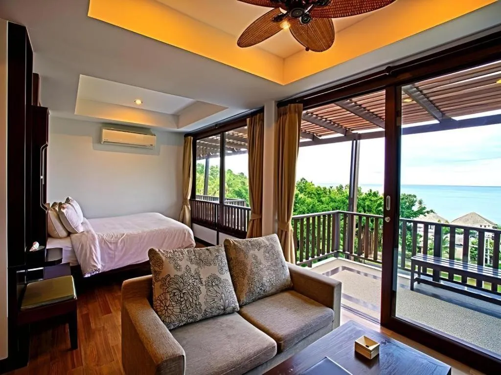 Bed in Maryoo Samui Hotel