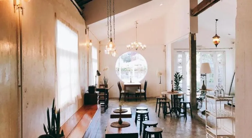 Khemjit cafe' and bed