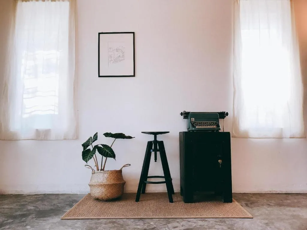 Khemjit cafe' and bed