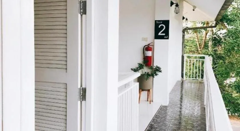 Khemjit cafe' and bed