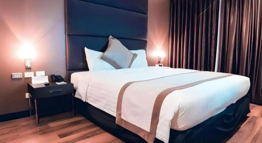 Bed in F1 Hotel Manila