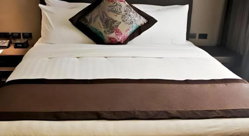 Bed in F1 Hotel Manila