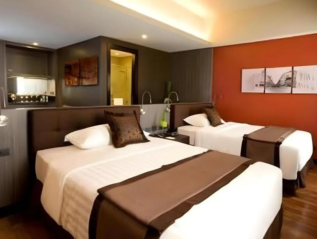 Bed in F1 Hotel Manila