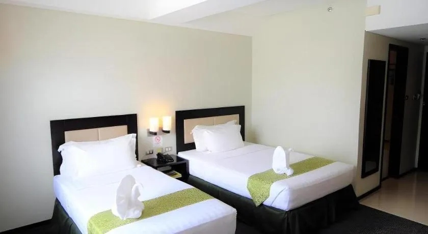 Bed in Mallberry Suites Business Hotel