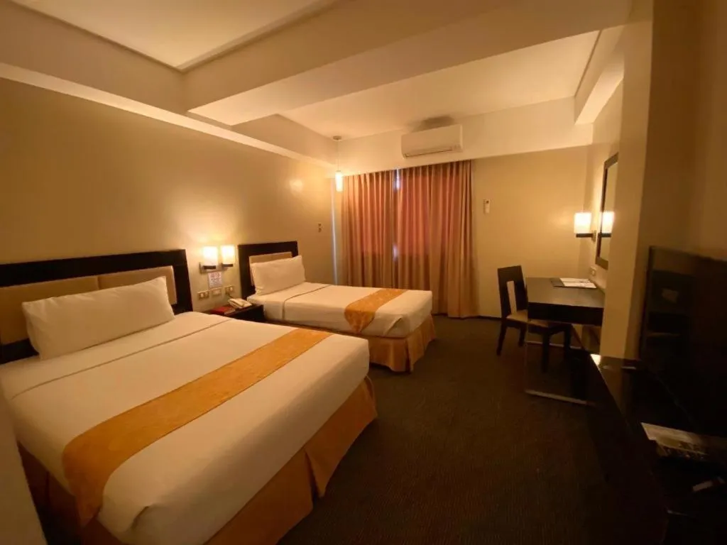 Bed in Mallberry Suites Business Hotel