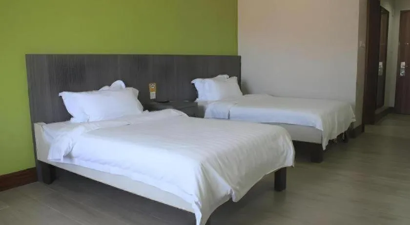 Bed in Newtown Plaza Hotel