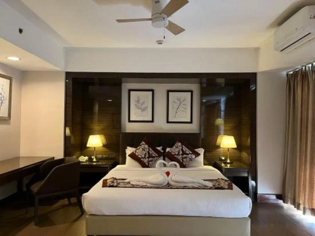 Bed in Newtown Plaza Hotel