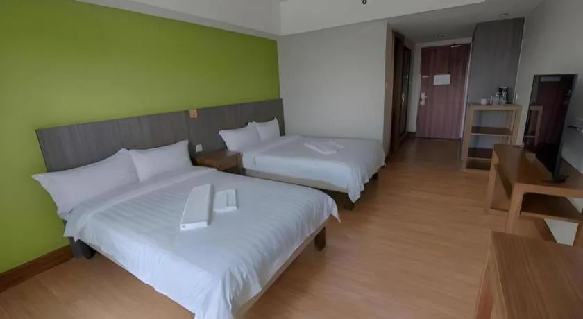 Bed in Newtown Plaza Hotel