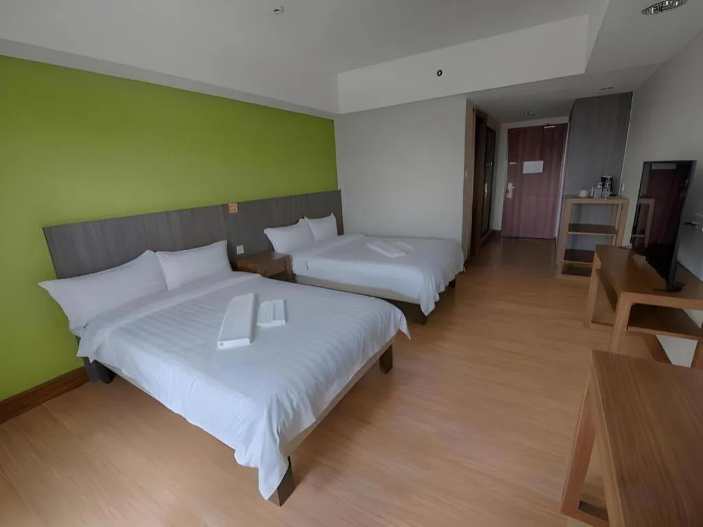 Bed in Newtown Plaza Hotel