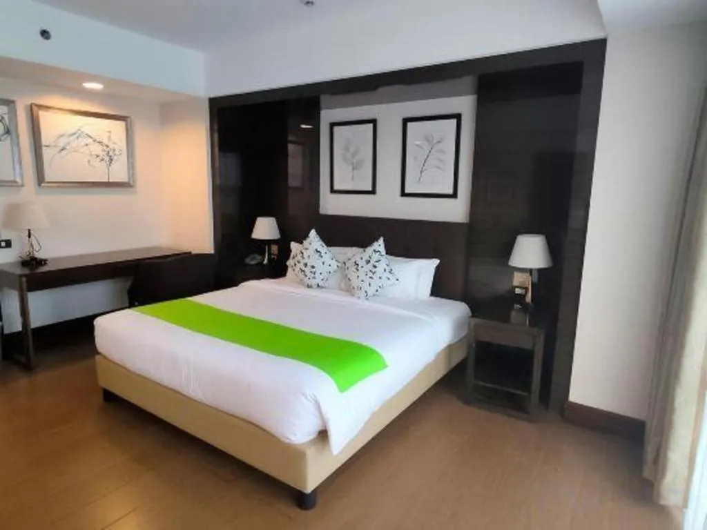 Bed in Newtown Plaza Hotel