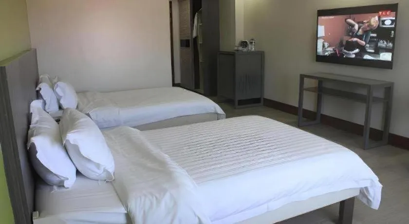 Bed in Newtown Plaza Hotel