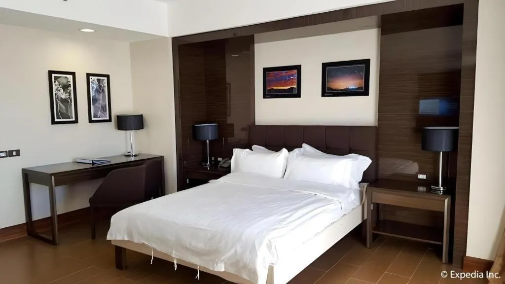 Bed in Newtown Plaza Hotel