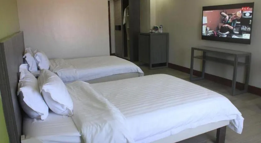 Bed in Newtown Plaza Hotel