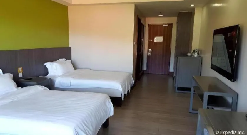 Bed in Newtown Plaza Hotel